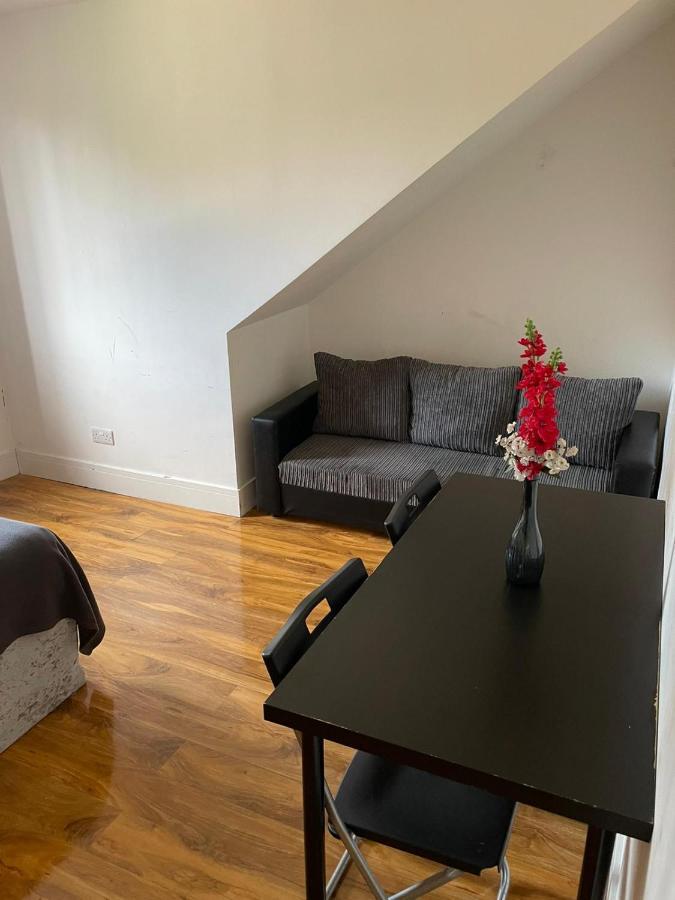 Sw16 Norbury Guesthouse Лондон Екстер'єр фото