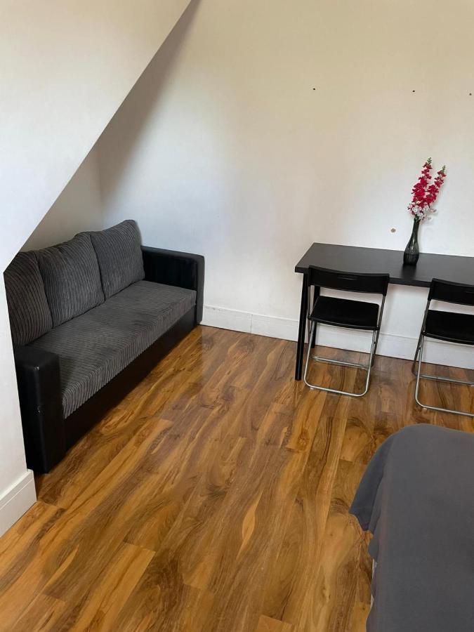 Sw16 Norbury Guesthouse Лондон Екстер'єр фото